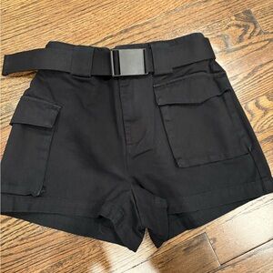 Aritzia TNA Black Cargo Shorts with belt XS
